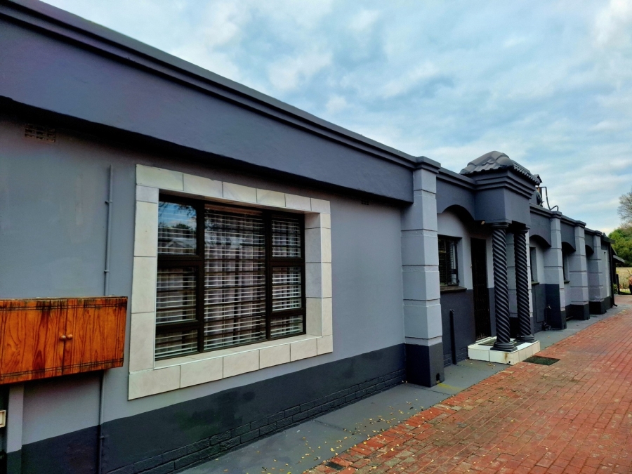 5 Bedroom Property for Sale in Miederpark North West